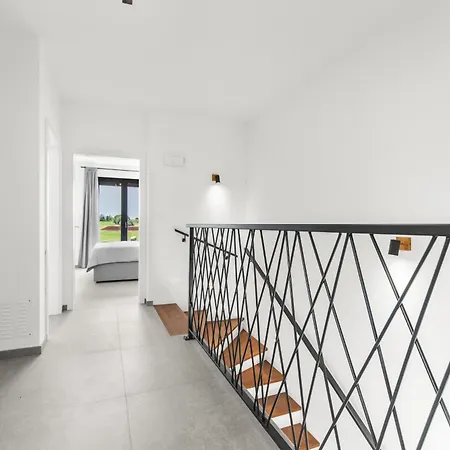 Modern Casa Valero With Pool In Novigrad Karpinjan