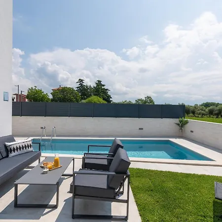 Modern Casa Valero With Pool In Novigrad Villa