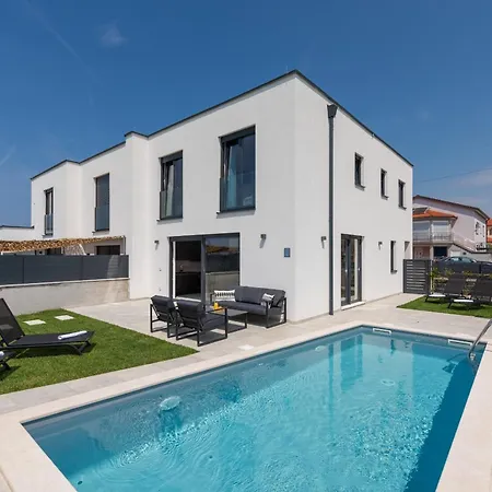 Modern Casa Valero With Pool In Novigrad