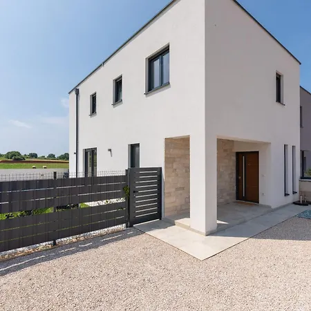 Modern Casa Valero With Pool In Novigrad *